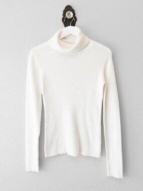 Cleo + Wolf Ribbed Turtleneck Sweater Cream Medium Soft Stretch Fitted Cozy